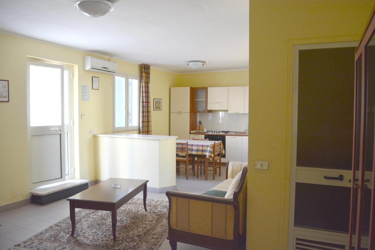 Charming Apartment In Reggio Calabria, 40 Sqm, Terrace Eksteriør billede