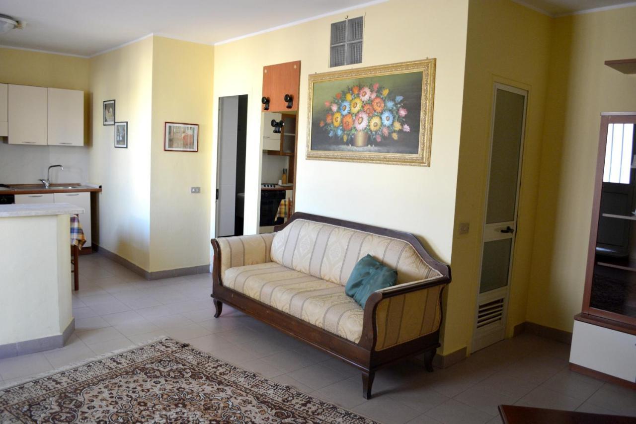 Charming Apartment In Reggio Calabria, 40 Sqm, Terrace Eksteriør billede