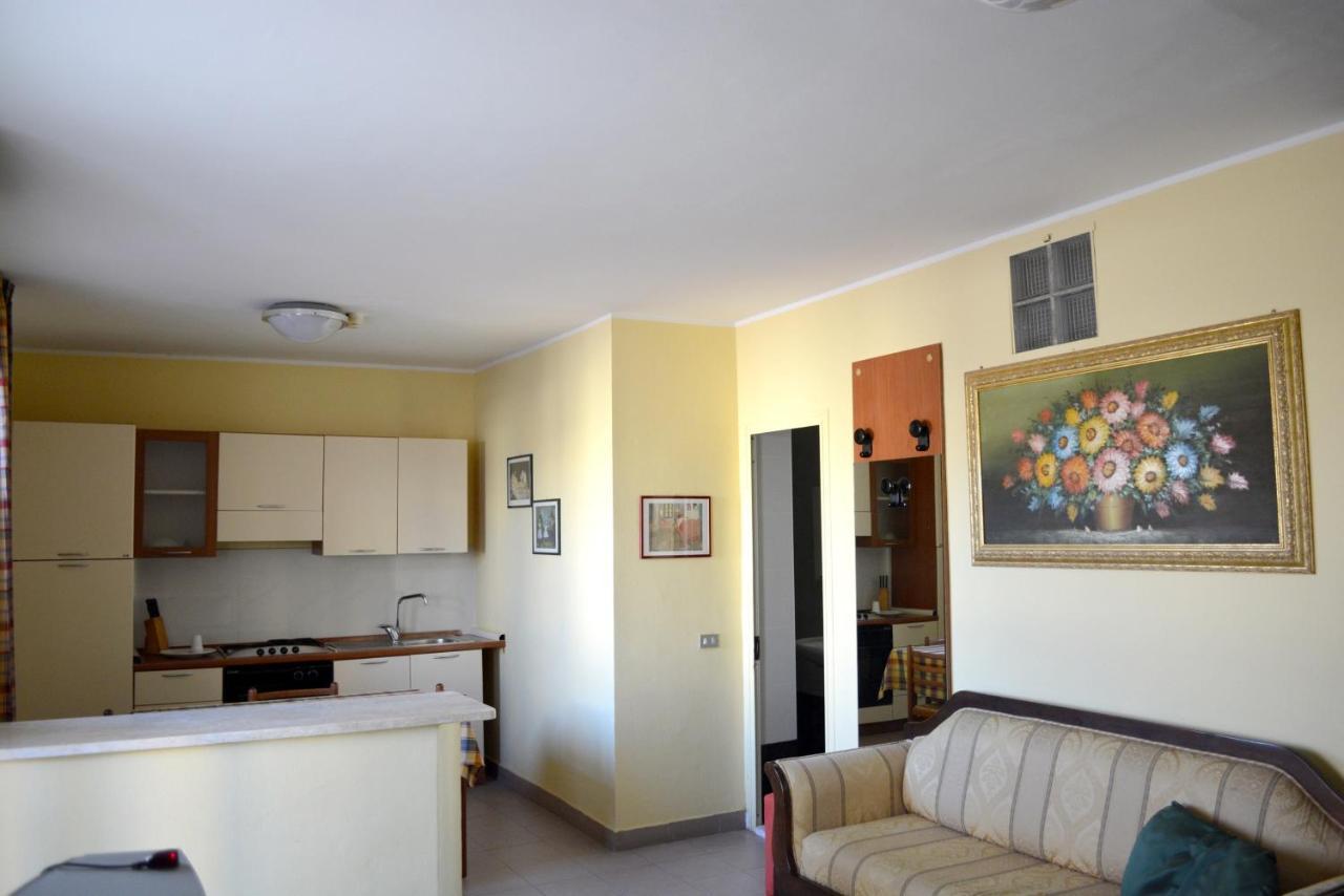 Charming Apartment In Reggio Calabria, 40 Sqm, Terrace Eksteriør billede